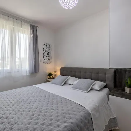 Amigo 2-bedroom Luxury - Balcony & Seaview Apartment