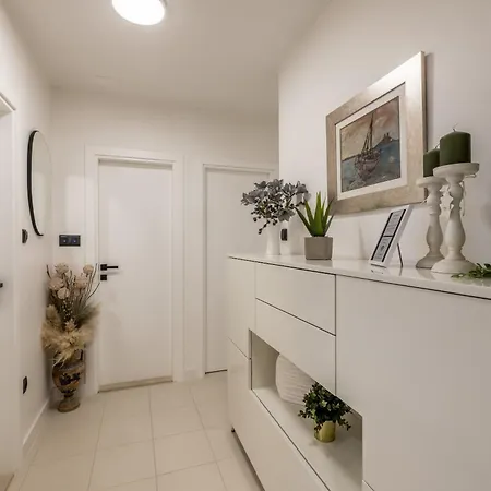 Apartment Amigo 2-bedroom Luxury - Balcony & Seaview
