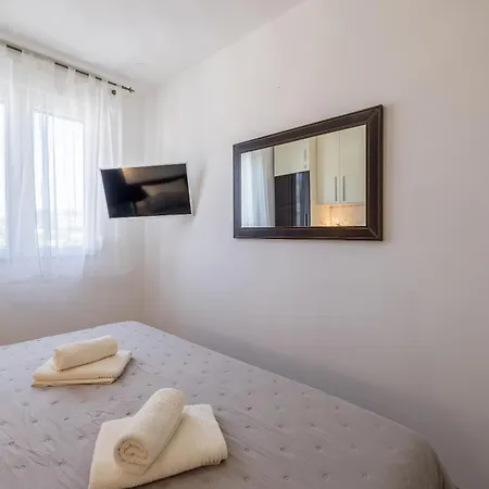 Amigo 2-bedroom Luxury - Balcony & Seaview Apartment Split