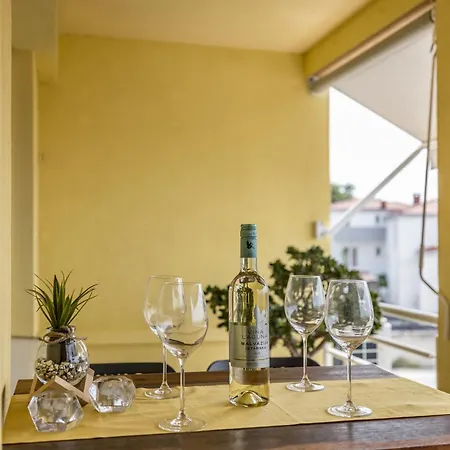 Amigo 2-bedroom Luxury - Balcony & Seaview Lägenhet Split
