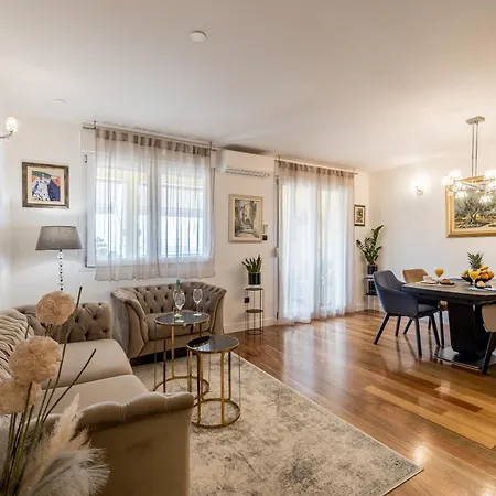 Amigo 2-bedroom Luxury - Balcony & Seaview Appartamento Spalato