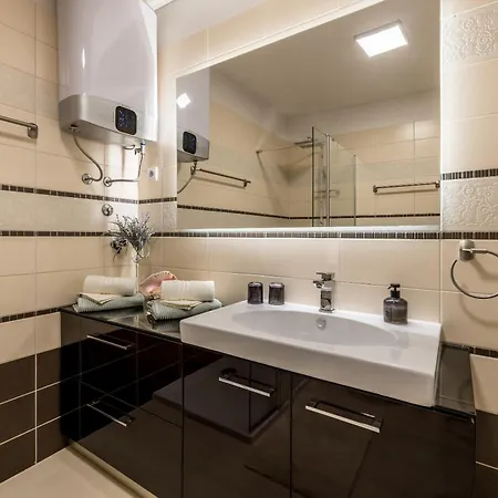 Amigo 2-bedroom Luxury - Balcony & Seaview Daire *